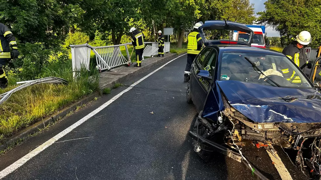 FW-ROW: Schwerer Verkehrsunfall auf der K139 bei Nütttel - Zwei Verletzte - Bild: presseportal.de