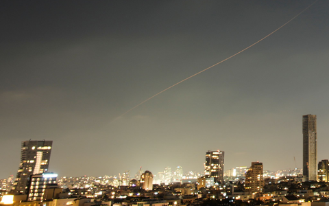 Erstmals seit dem 8. April feuerte der Iran Raketen auf Israel.  - Bild: Ohad Zwigenberg/AP/dpa