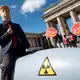 Friedensorganisationen demonstrieren im April in Berlin für eine Welt ohne Atomwaffen - und gegen ein Wettrüsten zwischen den USA und Russland. (Archivbild) - Bild: Fabian Sommer/dpa