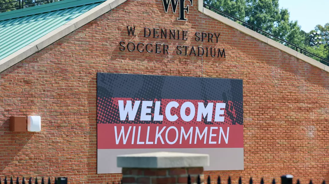 Die Nationalmannschaft reist in ihr WM-Quartier nach Winston-Salem.  - Bild: Jan Woitas/dpa