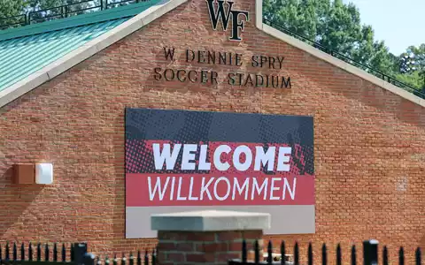 Die Nationalmannschaft reist in ihr WM-Quartier nach Winston-Salem.  - Bild: Jan Woitas/dpa