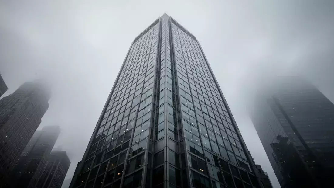 Partners Group Shares Plunge 16% on Redemption Caps in Private Market Liquidity Squeeze