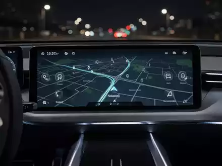 A futuristic car dashboard at night with a digital interface showing navigation and communication icons. - Foto: über boerse-global.de