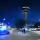 Wegen Feueralarms wurde der Flughafen-Tower evakuiert. - Bild: Sven Hoppe/dpa