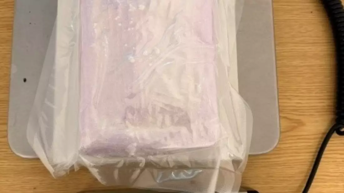 BPOL NRW: Fahndungserfolg des grenzüberschreitenden Polizeiteams auf der Autobahn 40; 36-Jähriger mit 1,1 Kilogramm Kokain im Wert von 75000 Euro festgenommen - Bild: presseportal.de