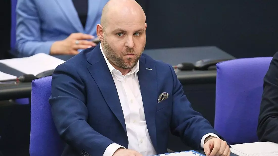 AfD-Politiker Frohnmaier verteidigt Russland-Reise