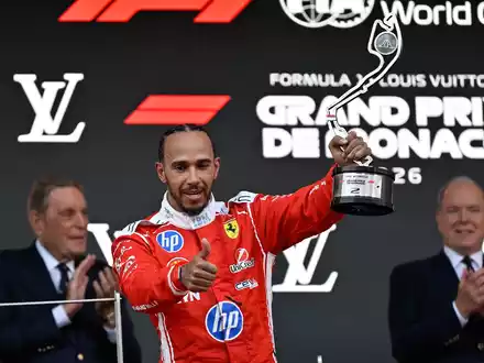 Lewis Hamilton stellte in Monaco den Podiumsrekord von Ayrton Senna ein. - Foto: Philippe Magoni/AP/dpa