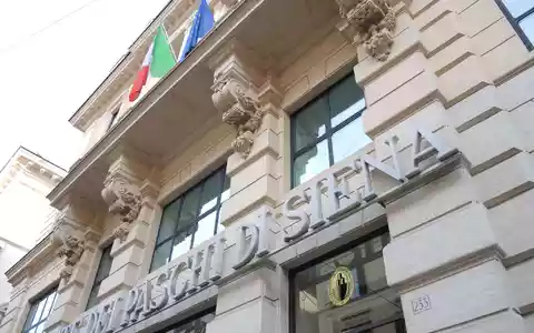 Um die einstige Krisenbank, die vor neun Jahren vom italienischen Staat vor dem Untergang gerettet worden war, kündigt sich ein Bieterkampf an. (Archivbild) - Bild: Lena Klimkeit/dpa
