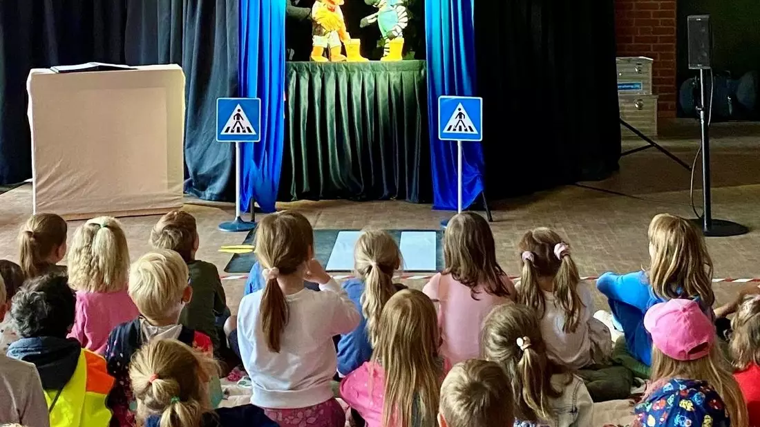 POL-HK: Walsrode: Polizeipuppenbühne begeistert rund 185 Vorschulkinder in Walsrode - Bild: presseportal.de