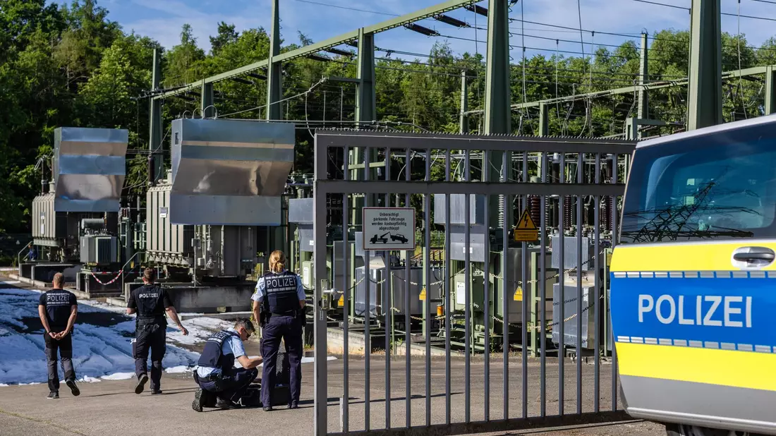 Die Polizei hat die Ermittlungen aufgenommen. - Bild: Christoph Schmidt/dpa