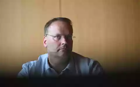 Stadtwerke-Geschäftsführer Jens Balcerek hat den Brand zu Hause gesehen. - Bild: Marijan Murat/dpa