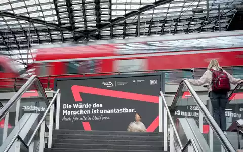 Die Zahl der Angriffe auf Bahnbeschäftigte ist innerhalb eines Jahres gestiegen. Jetzt gibt es eine Respekt-Kampagne. (Archivbild)  - Foto: Kay Nietfeld/dpa