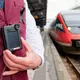 Die Bodycams der Bahn-Beschäftigten zeichnen nur Bildmaterial auf. Die Bahn hofft, dass die gesetzlichen Voraussetzungen auch für eine Tonaufzeichnung geschaffen werden. (Archivbild) - Bild: Uwe Anspach/dpa