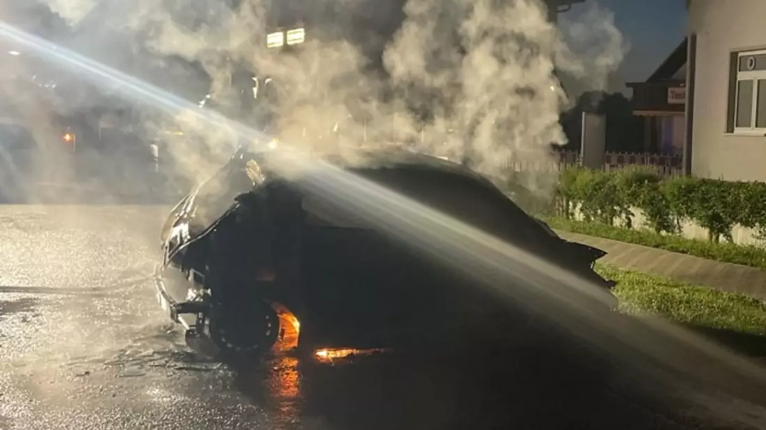 LPI-NDH: Fahrzeug gerät in Brand - Bild: presseportal.de
