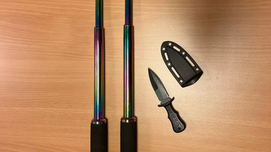 POL-HA: Polizisten finden bei Jugendlichen Teleskopschlagstöcke, Messer und unversteuerten Tabak - Bild: presseportal.de