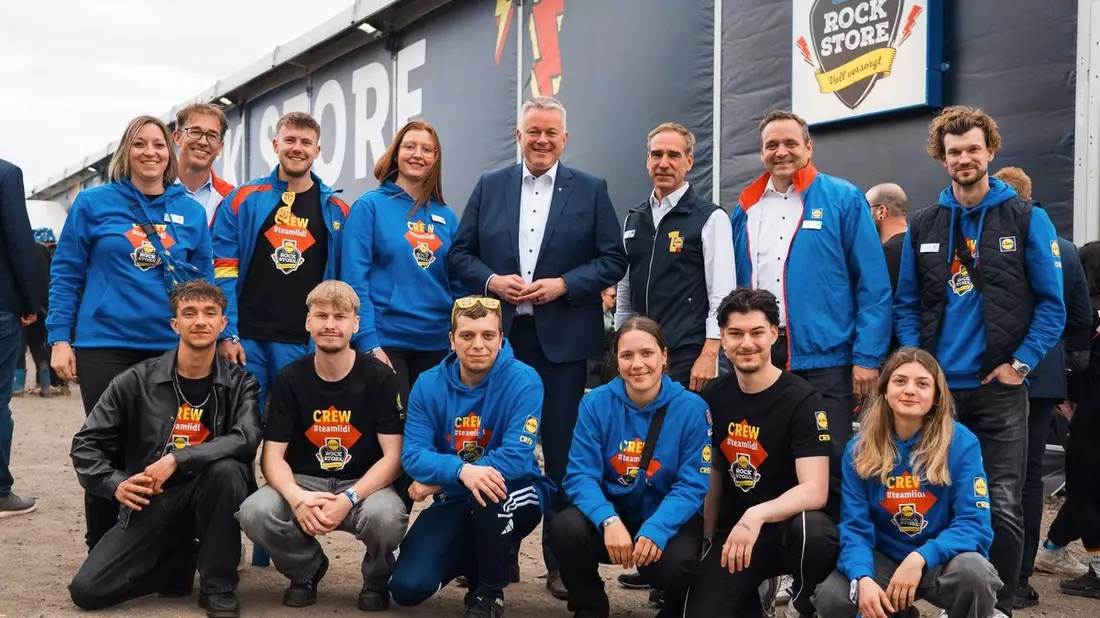 Rock am Ring: Ministerpräsident Schnieder besucht den Lidl Rock Store / Starker Partner für Rheinland-Pfalz: Lidl setzt auf exzellente Ausbildung - Bild: presseportal.de