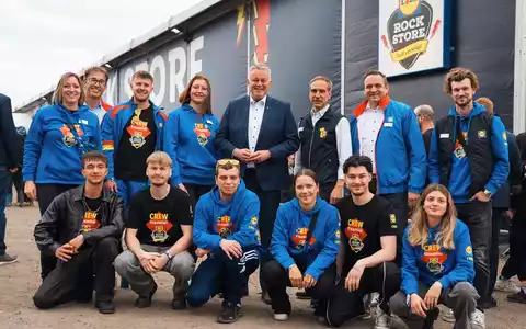 Rock am Ring: Ministerpräsident Schnieder besucht den Lidl Rock Store / Starker Partner für Rheinland-Pfalz: Lidl setzt auf exzellente Ausbildung - Foto: presseportal.de