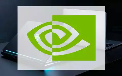 Ein futuristischer Laptop mit Nvidia RTX Logo neben einem Apple MacBook auf einem minimalistischen Schreibtisch. - Foto: über boerse-global.de