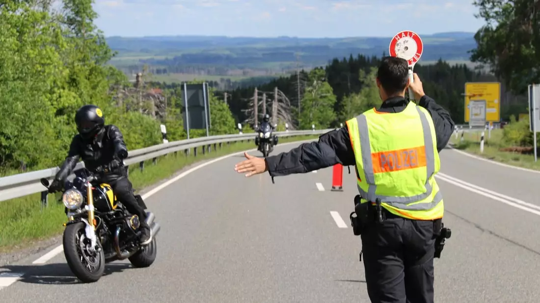 POL-GS: Motorradkontrolle im Rahmen der Verkehrssicherheitsaktion Sicher durch den Harz - Bild: presseportal.de
