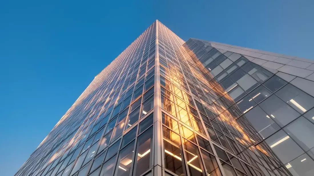 Partners Group Stock Plunges 30%: Insider Buys Over CHF 20M Amid Redemption Crisis