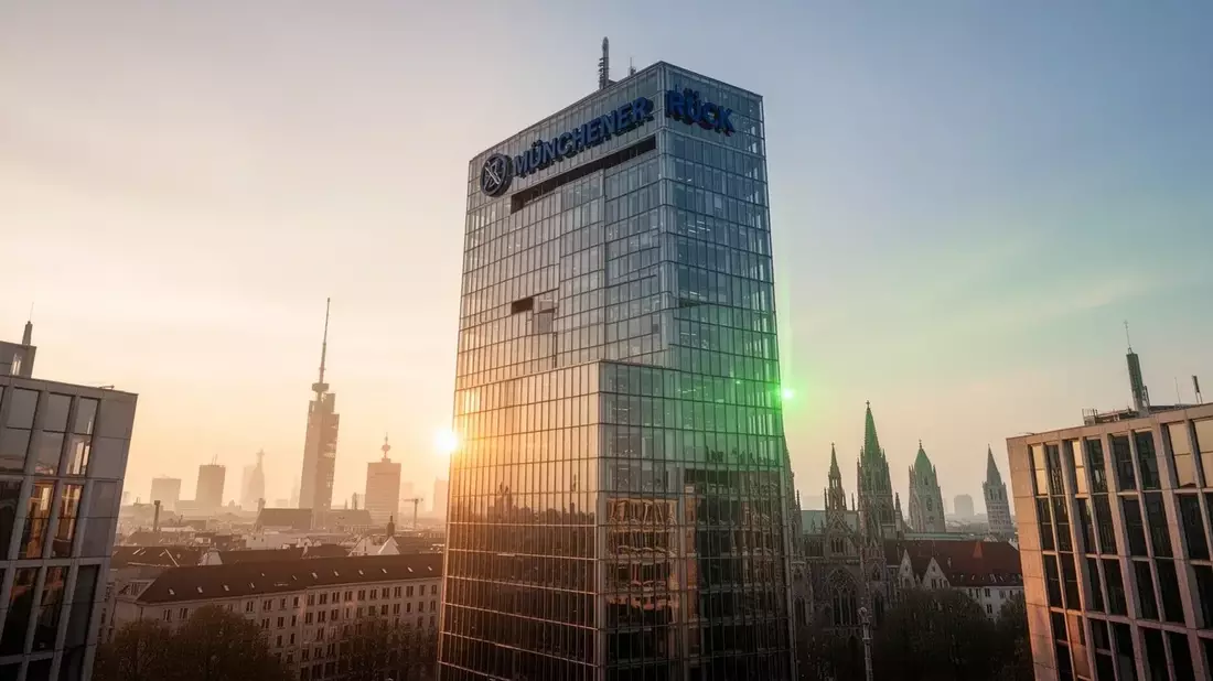 Munich Re Stock Nears 52-Week Low: Reinsurance Strategy Under Fire