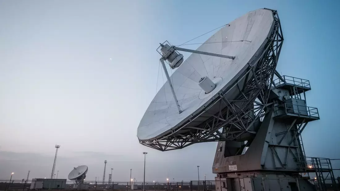 Eutelsat Seals Key Contracts but Stock Drops 21% Amid Strategy Gap