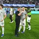 Dieter Hecking und Christian Eriksen nach dem Bundesliga-Abstieg des VfL Wolfsburg. (Archivbild) - Bild: Swen Pförtner/dpa