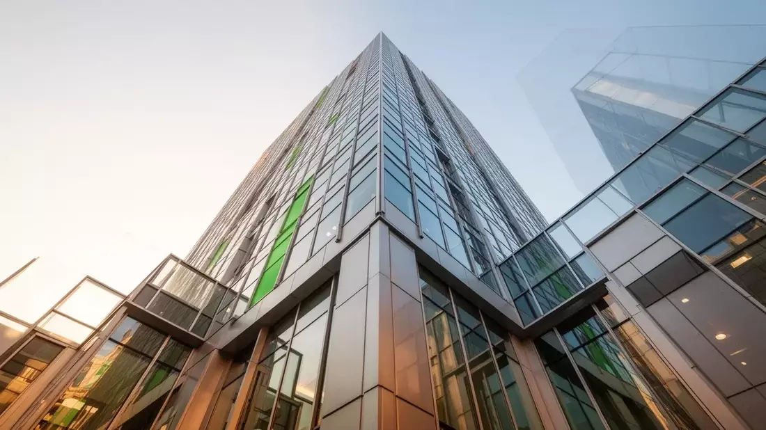 Allianz Q1 Operating Profit Hits Record €4.52B, Stock Tests Key Resistance