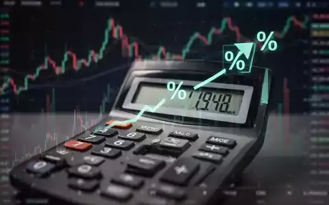 Ein Taschenrechner zeigt einen positiven Prozentsatz, im Hintergrund verschwommen Börsencharts. - Foto: über boerse-global.de