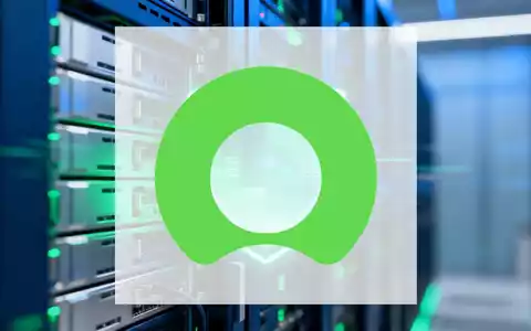Ein stilisiertes, leuchtendes digitales Schild-Symbol über einem unscharfen modernen Server-Rack, das Cybersicherheit und Risikomanagement darstellt. - Foto: über boerse-global.de