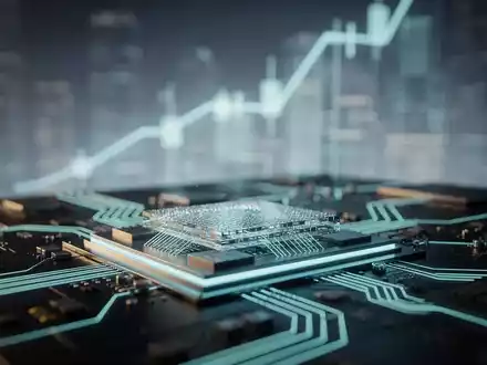 Eine stilisierte, leuchtende Leiterplatte mit einem aufsteigenden Börsenchart im Hintergrund, der Technologie und Wachstum darstellt. - Foto: über boerse-global.de