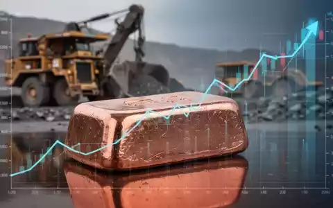 Nahaufnahme eines glänzenden Kupferbarrens, der eine subtile Aufwärtstrendlinie widerspiegelt, mit einem unscharfen Hintergrund einer modernen Bergbauanlage. - Foto: über boerse-global.de