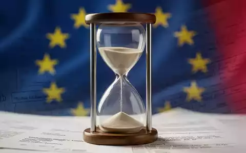 Eine stilisierte, leicht durchsichtige Sanduhr vor einem verschwommenen Hintergrund in EU-Flaggenfarben und Gesetzestexturen, die ablaufende Fristen symbolisiert. - Foto: über boerse-global.de