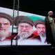 Ein iranischer Geistlicher während einer regierungsfreundlichen Versammlung in Teheran.  - Bild: Vahid Salemi/AP/dpa