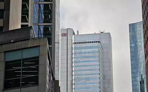 Büroturm der Deutschen Bahn (Archiv) - Foto: via dts Nachrichtenagentur