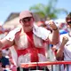 Kein T-Shirt nötig: England-Fans bei einem Freundschaftsspiel in Florida.  - Bild: Bradley Collyer/PA Wire/dpa