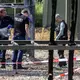 Die Ermittler gehen Hinweisen auf Brandstiftung nach.  - Bild: Christoph Schmidt/dpa