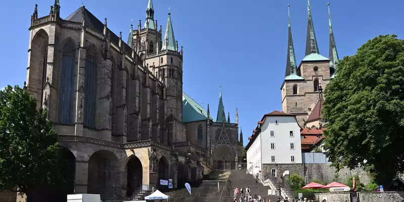 Ein Wahrzeichen von Erfurt ist der Dom. (Archivbild)  - Foto: Martin Schutt/dpa