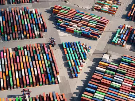 Die deutschen Exporteure stehen auf den Weltmärkten unter Druck. (Archivbild) - Foto: Daniel Reinhardt/dpa