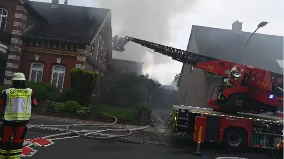 POL-ROW: Brand eines Schuppens greift auf Mehrparteienhaus über - hoher Sachschaden - Bild: presseportal.de