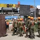 Zahlreiche Rettungskräfte sind im Einsatz. - Bild: Basilio Sepe/AP/dpa