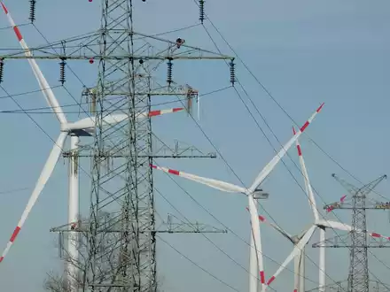 Deutschland erzeugt mehr als die Hälfte seiner Stromproduktion aus erneuerbaren Energien  - Foto: Carsten Rehder/dpa