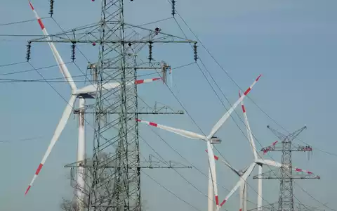 Deutschland erzeugt mehr als die Hälfte seiner Stromproduktion aus erneuerbaren Energien  - Foto: Carsten Rehder/dpa