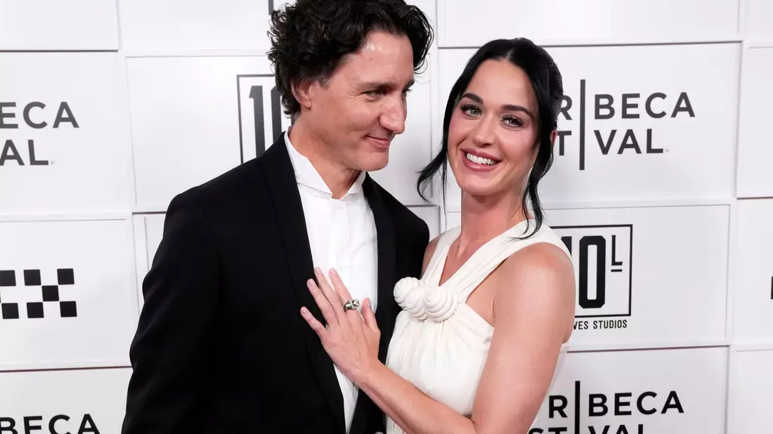 Popstar Katy Perry (41) hat sich bei der Premiere ihres neuen Films erstmals mit ihrem Partner, dem früheren kanadischen Premierminister Justin Trudeau (54), auf dem roten Teppich gezeigt.  - Bild: Charles Sykes/Invision/AP/dpa