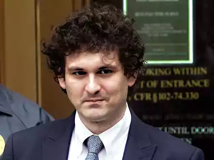 Sam Bankman-Fried, Gründer der Kryptowährungs-Börse FTX, wurde zu 25 Jahren Haft verurteilt. (Archivbild) - Foto: Bebeto Matthews/AP/dpa