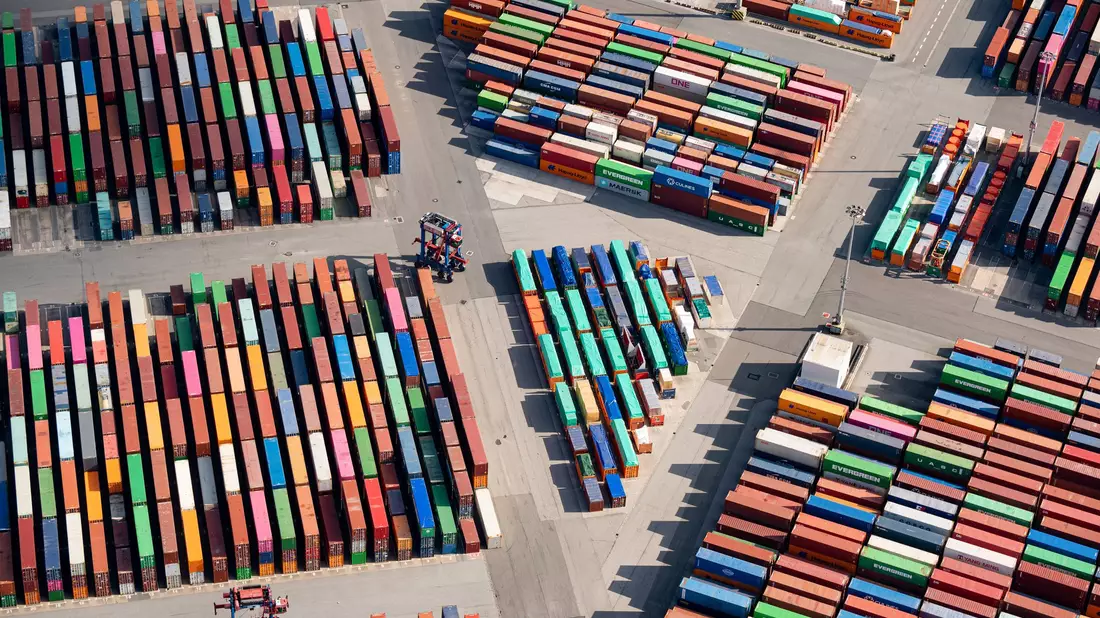 Die deutschen Exporteure stehen auf den Weltmärkten unter Druck. (Archivbild) - Bild: Daniel Reinhardt/dpa
