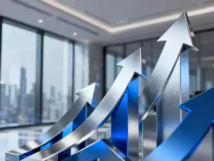Abstrakte Darstellung von Finanzwachstum mit aufsteigenden Pfeilen und geometrischen Formen in Blau- und Silbertönen vor einem unscharfen Bürohintergrund. - Foto: über boerse-global.de