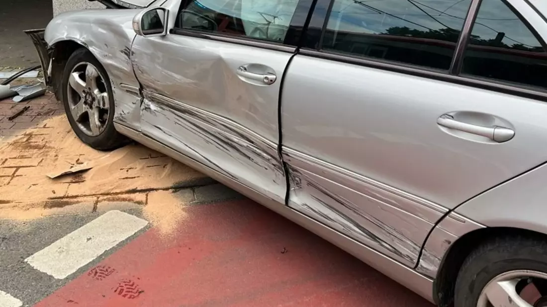 POL-DU: Aldenrade: Autofahrer bei Unfall schwer verletzt - Bild: presseportal.de