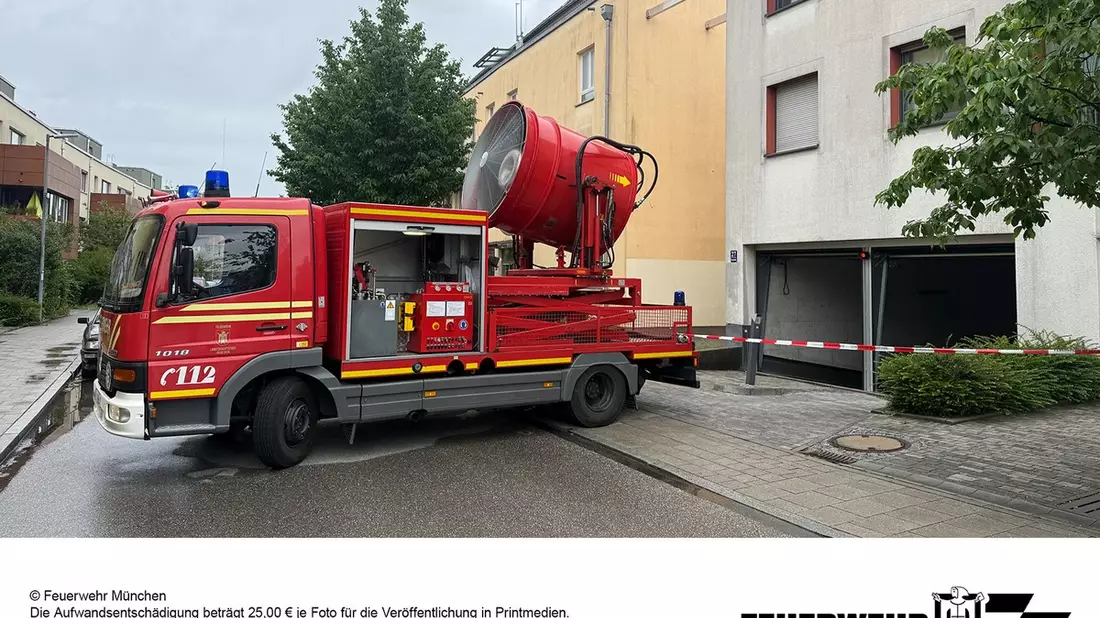 FW-M: Brennender Pkw in Tiefgarage (Berg am Laim) - Bild: presseportal.de
