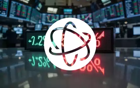 Ein Börsenticker zeigt einen Rückgang um 9 Prozent und einen Aktienkurs von 317,80 Euro. Im Hintergrund ein unscharfer Handelsraum. - Foto: über boerse-global.de